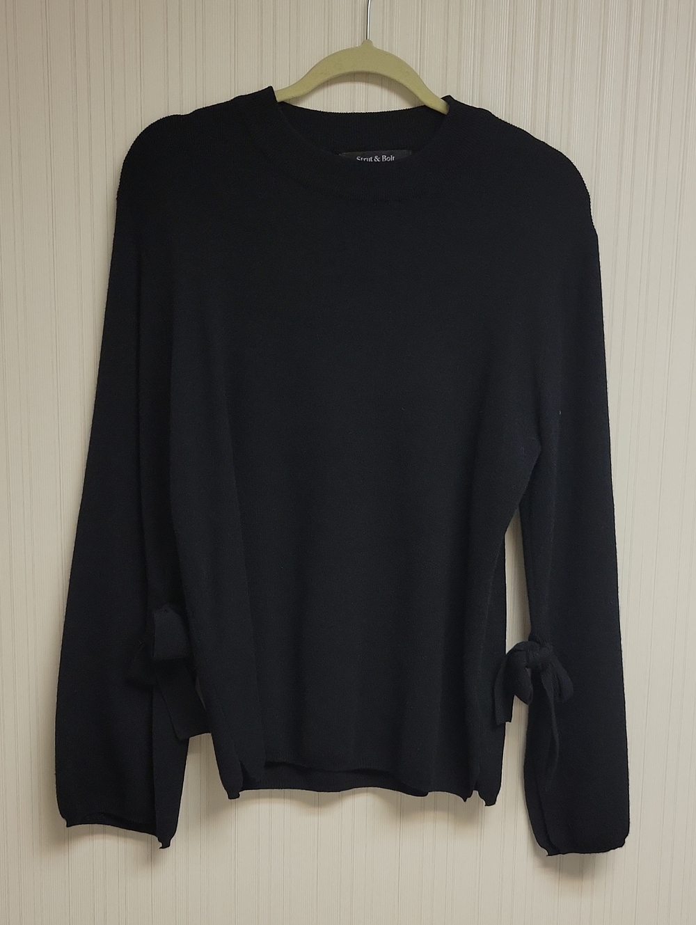 Strut & Bolt Women’s Black Crewneck Sweater Medium. Fall Business Casual